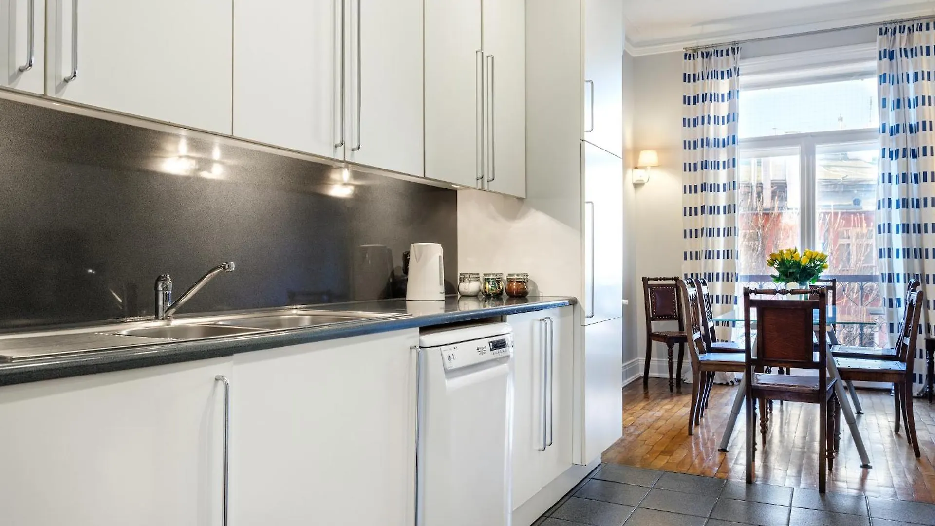Tyzenhauz Apartments Podwale Street Kraków Polen